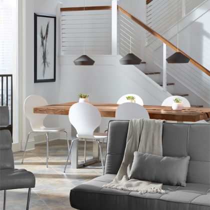 Brummel mini est petit suspendu au design modern mid-century avec des lignes de style contemporain