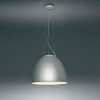 Nur Luminaire suspendu Atemide, une présence imposante. Cette grande cloche en aluminium habille l'espace et les volumes avec force et modernité.